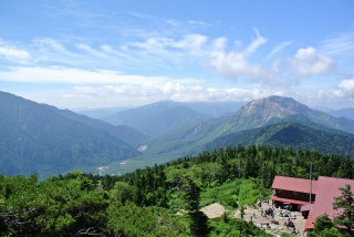 西穂高山荘とその周辺の景色