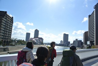 宝塚駅から川を越えて「裏山」六甲山へ