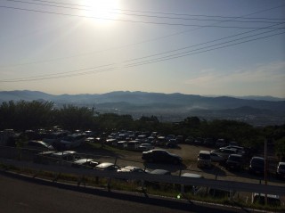 【早朝の御所】葛城山のふもと、この段階でも雰囲気ありますね。