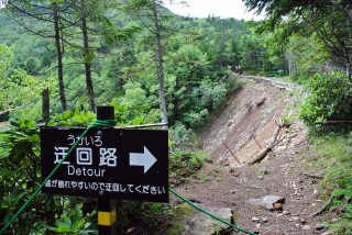 【一箇所崩落】夏沢峠から硫黄岳の間、十分な迂回路があるので安全だが。