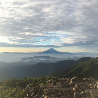 【北岳山荘からの景色】富士の立ち姿が美しい