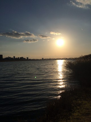 【淀川の夕日】とてもじゃないが梅田から2kmの場所とは思えません。