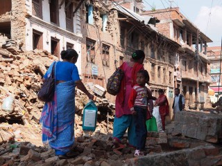 【ネパール・カトマンズ】最新の写真、まだ市街地は「崩壊」状態、野口健公式ホームページより