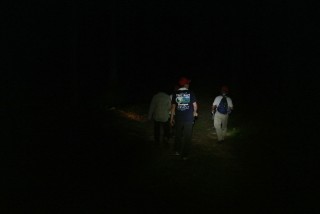 【Nikon1】林道 これは肝試しのために「本当に真っ暗な林道」を懐中電灯で撮った写真