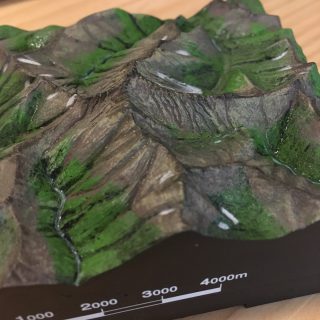 【槍ヶ岳3D】槍ヶ岳の3Dモデル、何年か前の食玩（オモチャのオマケ）ですが槍ヶ岳に行ってきたりするとぐっと価値が高まります。