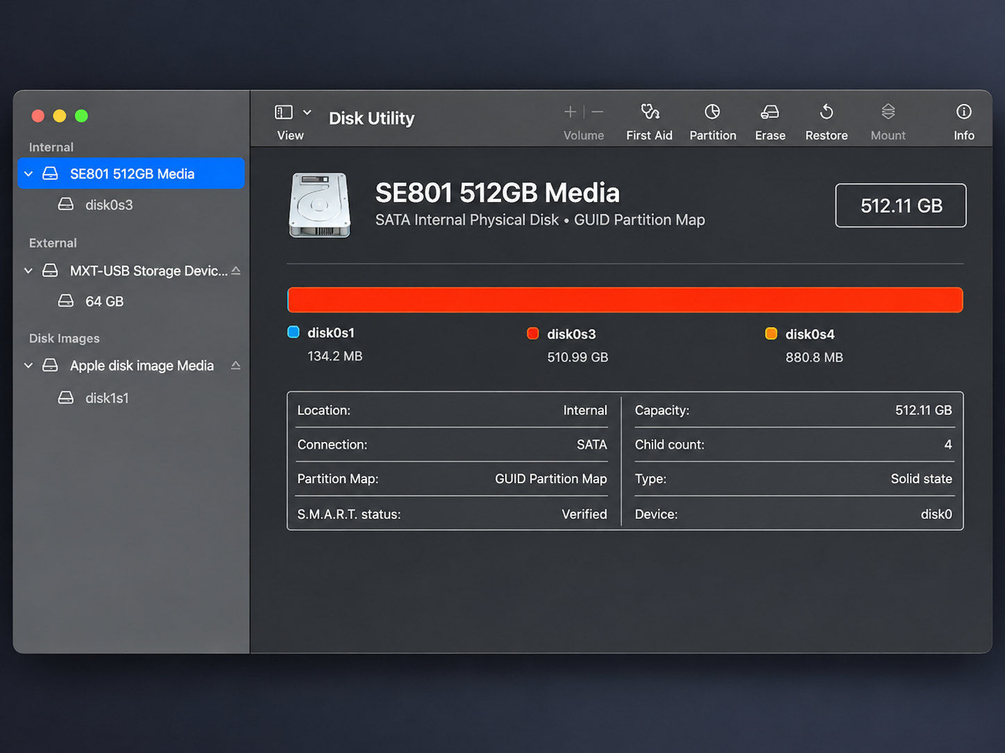 ディスクユーティリティで内蔵SE801 512GB SATA SSDと外部64GB USBを区別している画面（説明用加工画像）